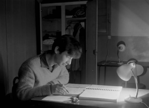 Etudiant dans sa chambre - 1965