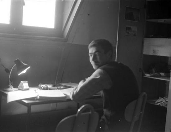Etudiant dans sa chambre - 1965