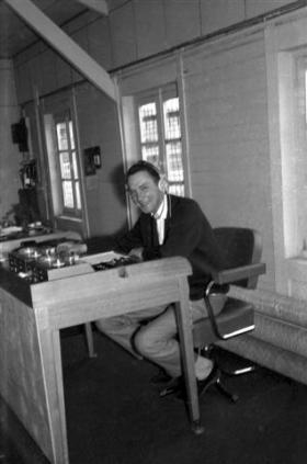 Lecteur d'anglais, Mr. Dabo - 1966