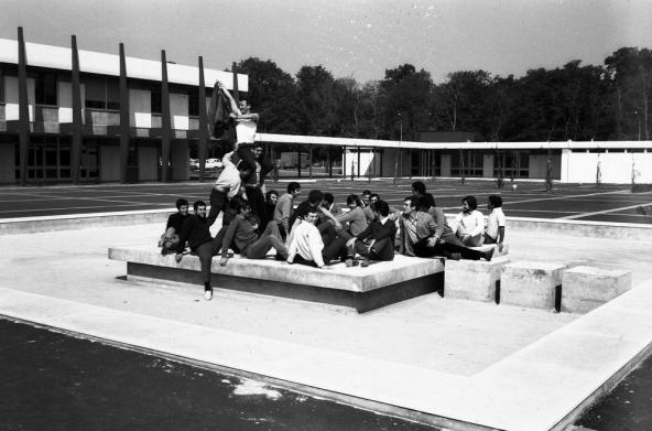 Promo IENAC dans le bassin en construction - 1968